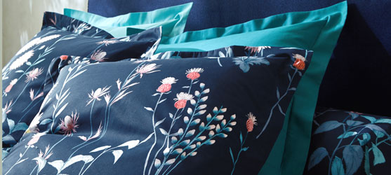 Parure de lit bleu fleurie